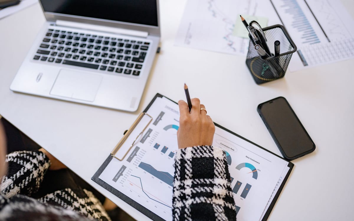 Ataskaitos be rankinio darbo: Rivilė, Finvalda ir Power BI paketai